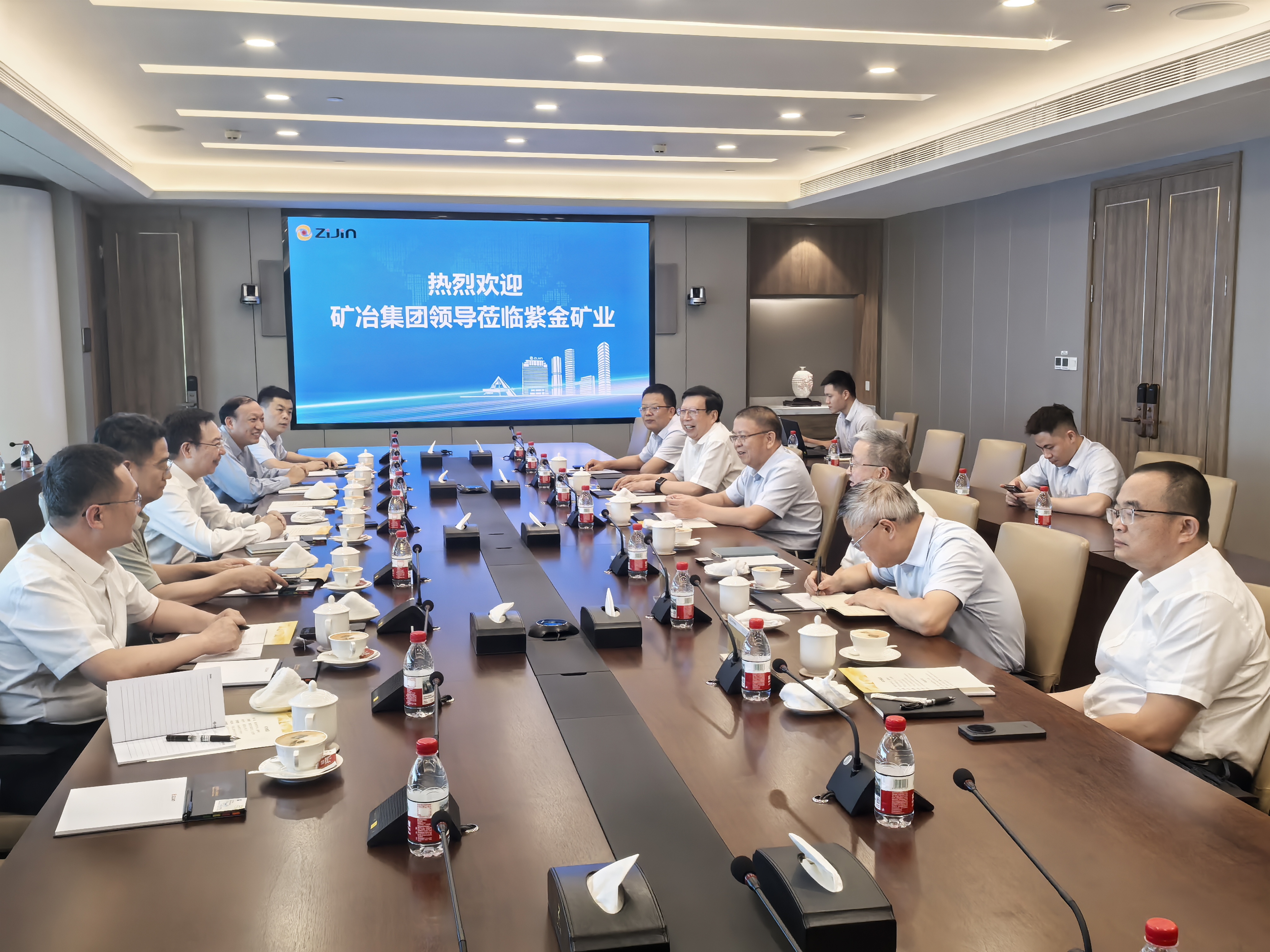 乐动体育-乐动|乐动官方网站
党委书记、董事长韩龙，党委副书记、总经理王晓亮一行到访紫金矿业.jpg